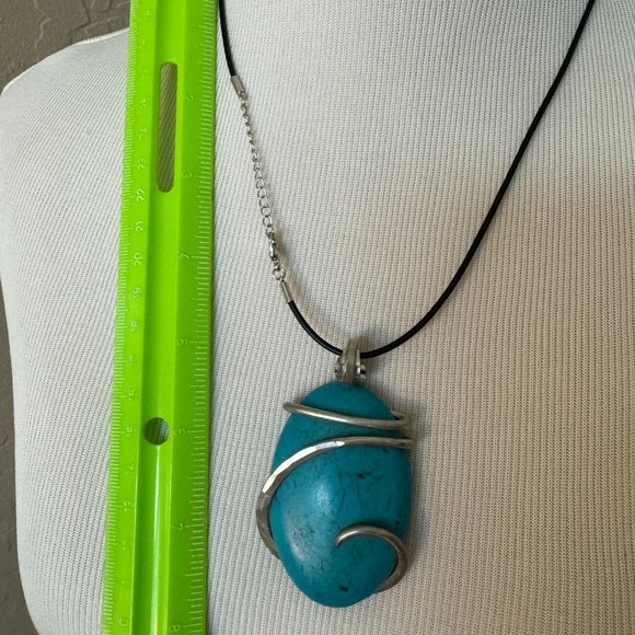 Turquoise and Silver Pendant Necklace | Leather Choker | NWT - Picture 9 of 9